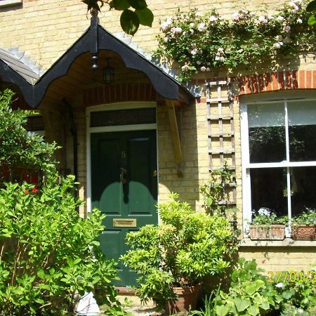 مبيت وإفطار تدينغتون Old Station Gardens, Sw London المظهر الخارجي الصورة