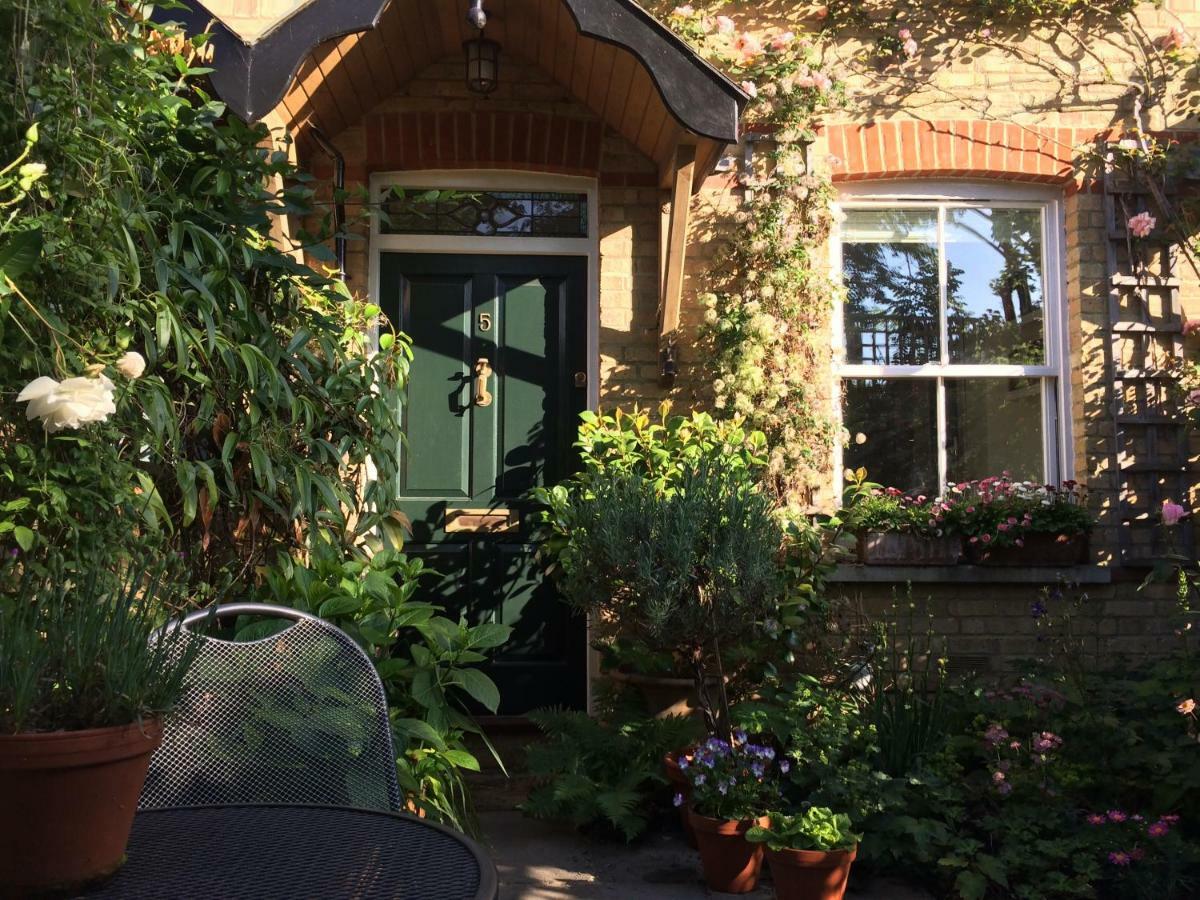 مبيت وإفطار تدينغتون Old Station Gardens, Sw London المظهر الخارجي الصورة